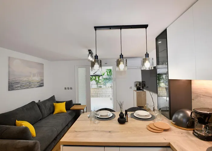 Homar Apartment